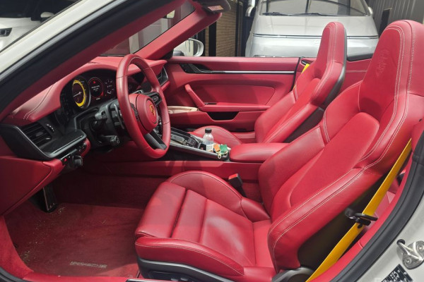 2021 Porsche 911 с пробегом 40 000 км