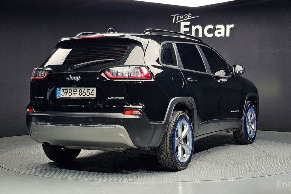 2022 Jeep Cherokee с пробегом 36 059 км