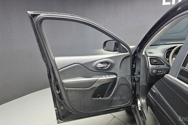 2022 Jeep Cherokee с пробегом 36 059 км