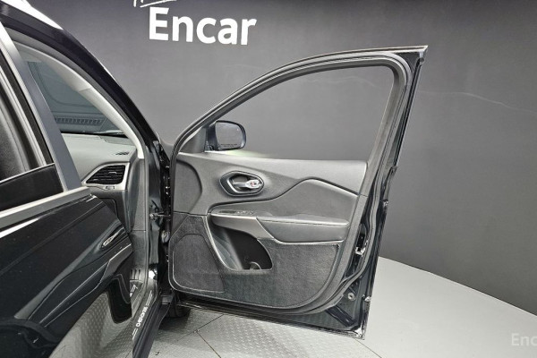 2022 Jeep Cherokee с пробегом 36 059 км