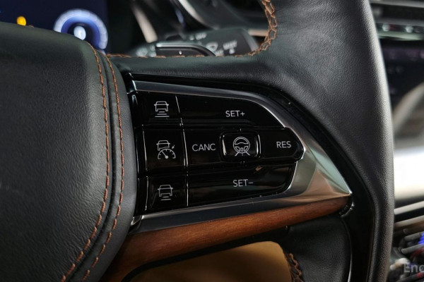 2023 Jeep Cherokee с пробегом 25 880 км