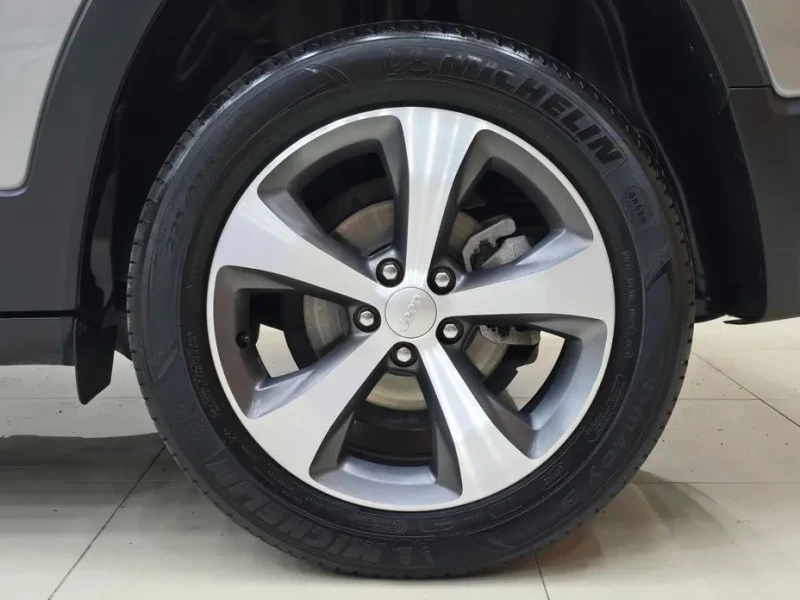2022 Jeep Cherokee с пробегом 36 027 км