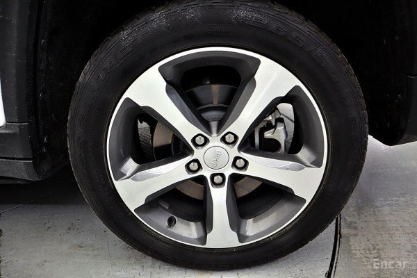 2023 Jeep Cherokee с пробегом 48 198 км