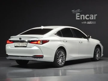 2022 Lexus ES с пробегом 60 536 км