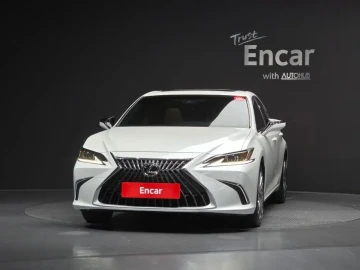 2022 Lexus ES с пробегом 60 536 км