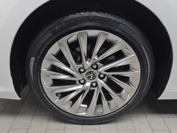 2022 Lexus ES с пробегом 60 536 км