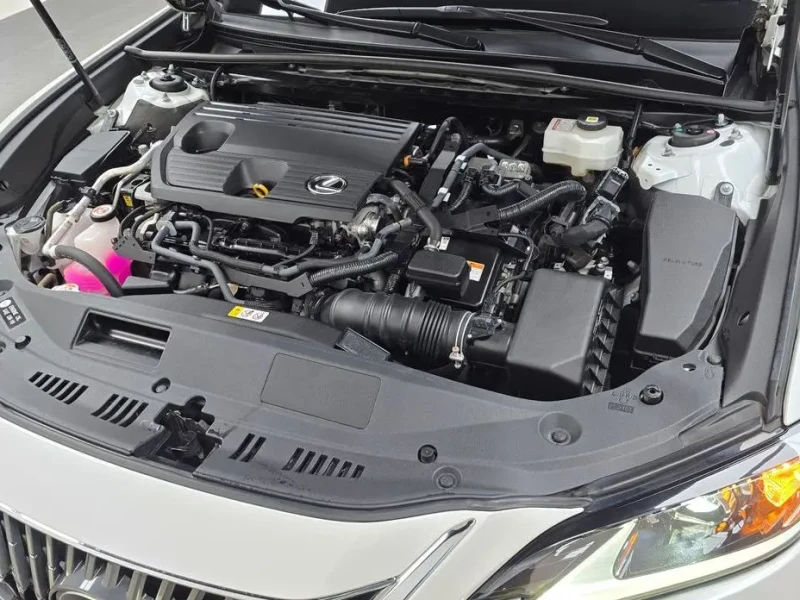 2022 Lexus ES с пробегом 60 536 км
