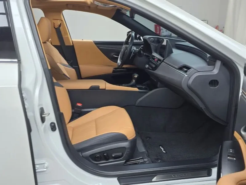 2022 Lexus ES с пробегом 60 536 км