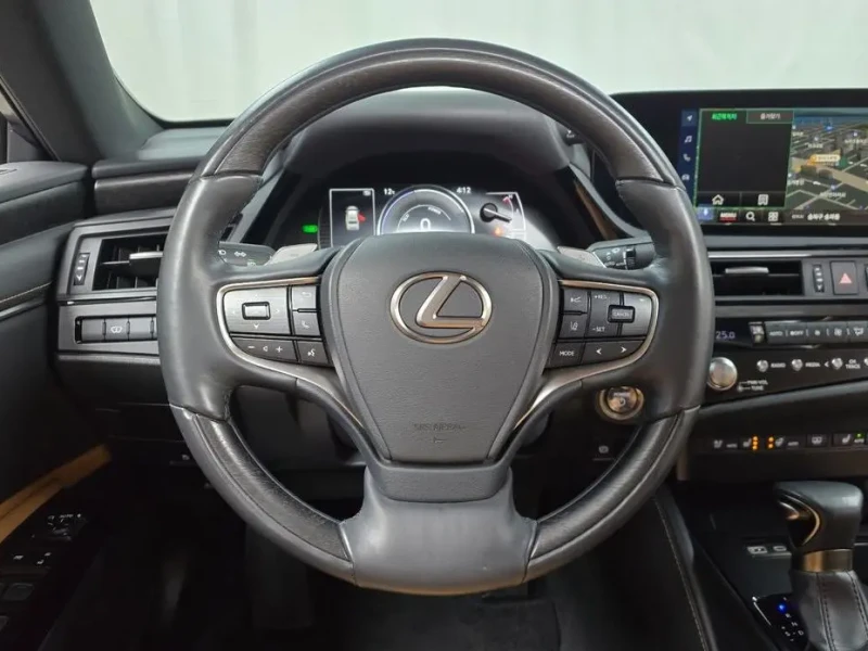 2022 Lexus ES с пробегом 60 536 км