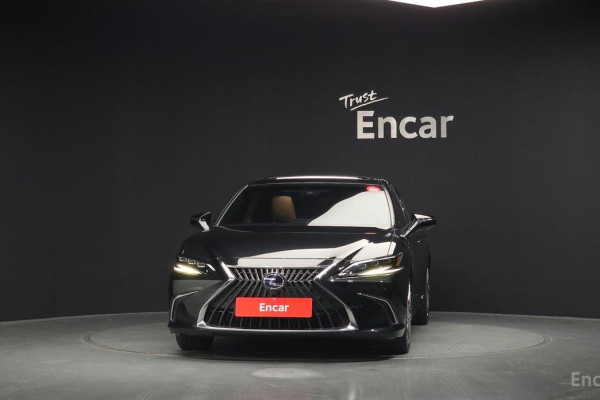 2022 Lexus ES с пробегом 96 622 км