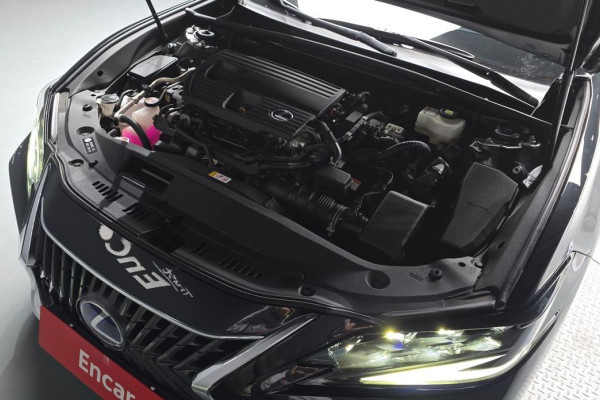 2022 Lexus ES с пробегом 96 622 км