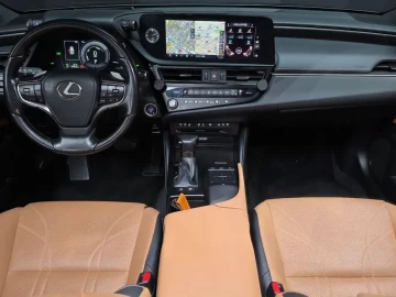 2022 Lexus ES с пробегом 96 622 км