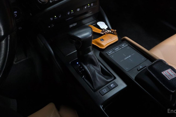 2022 Lexus ES с пробегом 96 622 км