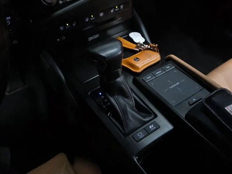 2022 Lexus ES с пробегом 96 622 км