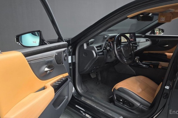 2022 Lexus ES с пробегом 96 622 км