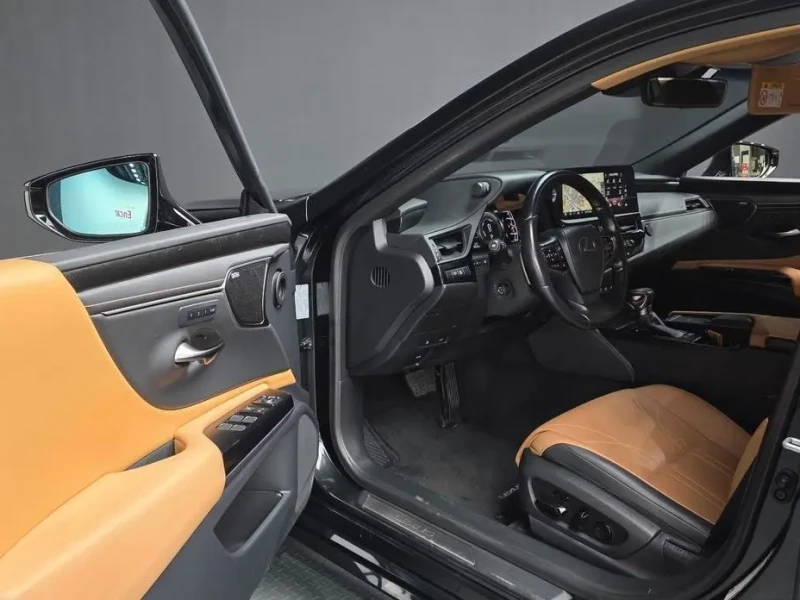 2022 Lexus ES с пробегом 96 622 км