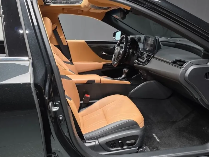 2022 Lexus ES с пробегом 96 622 км