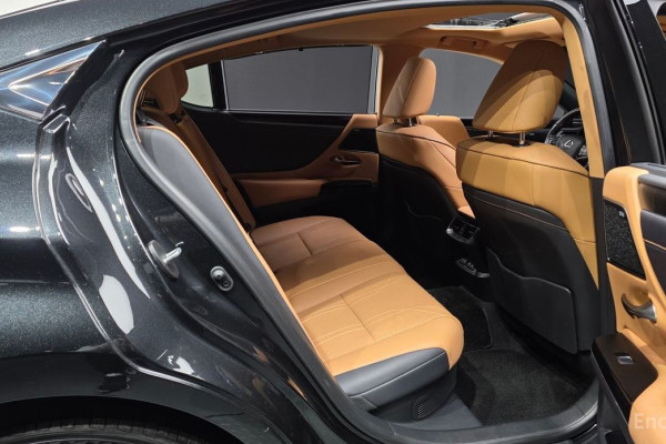 2022 Lexus ES с пробегом 96 622 км