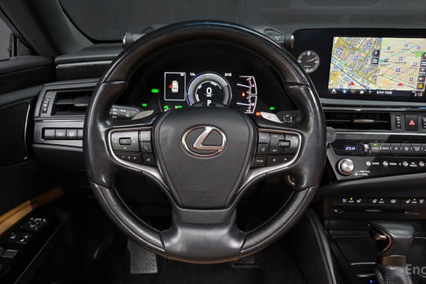 2022 Lexus ES с пробегом 96 622 км
