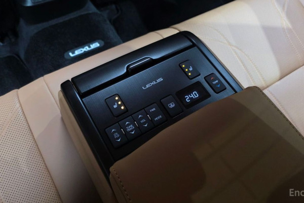 2022 Lexus ES с пробегом 96 622 км