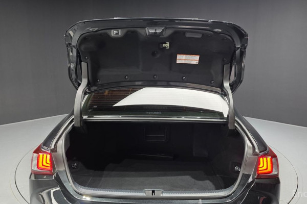 2022 Lexus ES с пробегом 96 622 км