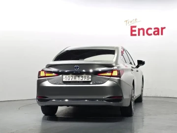 2022 Lexus ES с пробегом 78 888 км