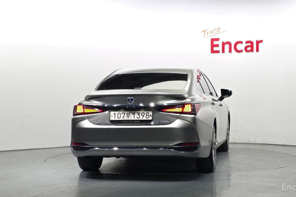 2022 Lexus ES с пробегом 78 888 км