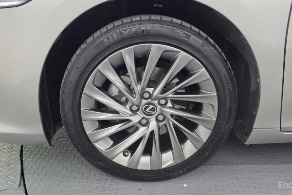 2022 Lexus ES с пробегом 78 888 км