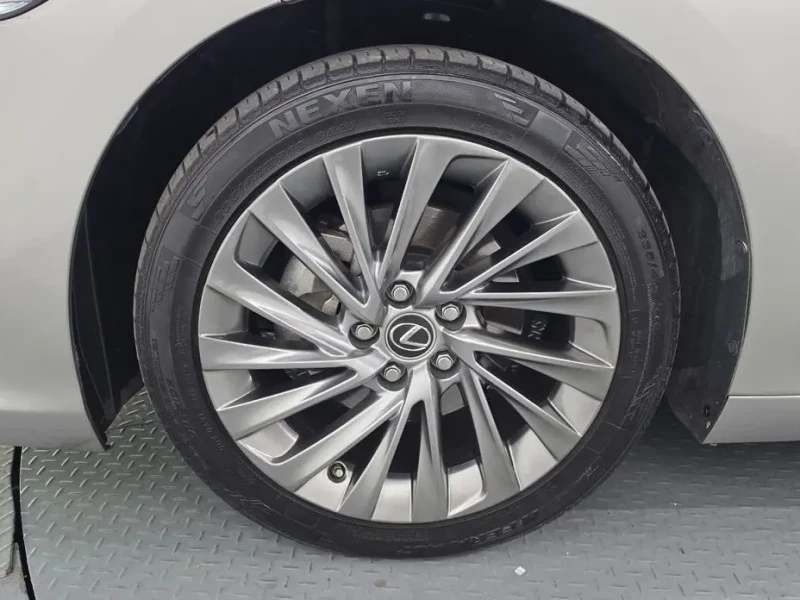 2022 Lexus ES с пробегом 78 888 км