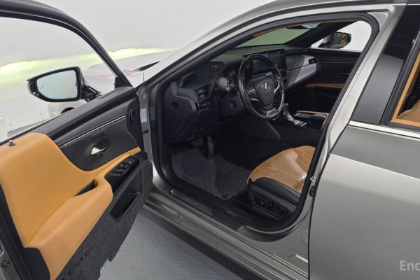 2022 Lexus ES с пробегом 78 888 км