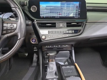 2022 Lexus ES с пробегом 78 888 км