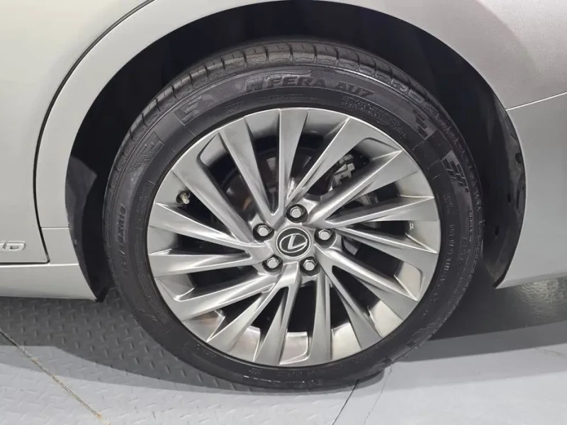 2022 Lexus ES с пробегом 78 888 км