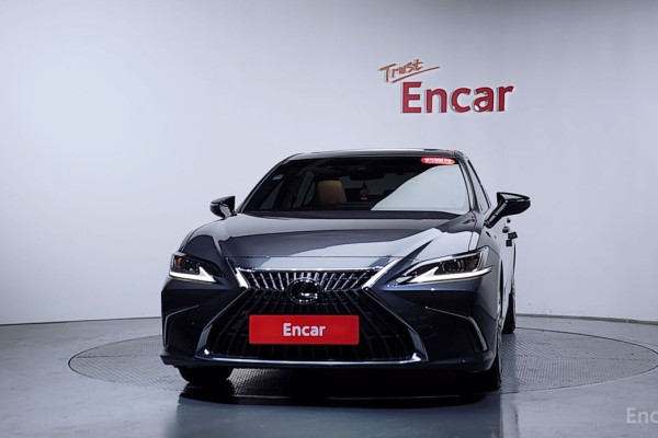 2023 Lexus ES с пробегом 65 670 км