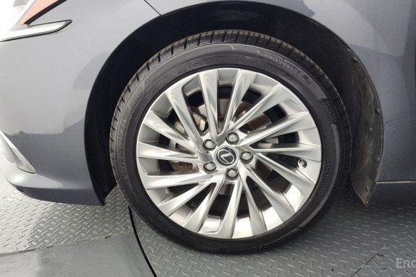 2023 Lexus ES с пробегом 65 670 км