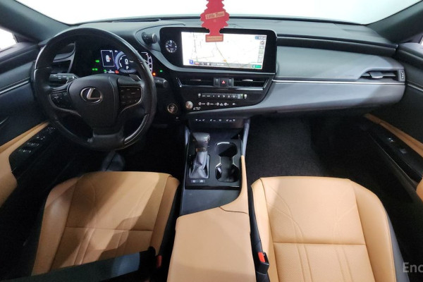2023 Lexus ES с пробегом 65 670 км