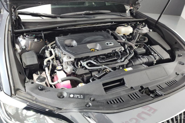 2023 Lexus ES с пробегом 65 670 км