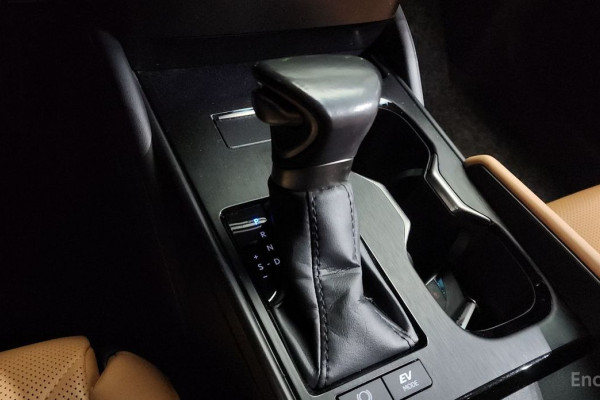 2023 Lexus ES с пробегом 65 670 км