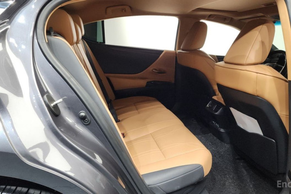 2023 Lexus ES с пробегом 65 670 км