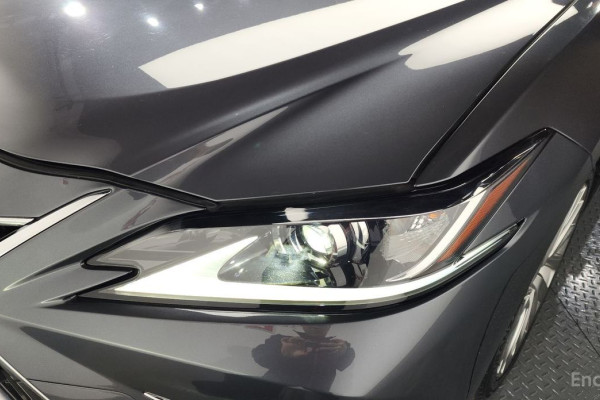 2023 Lexus ES с пробегом 65 670 км