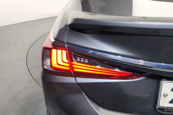 2023 Lexus ES с пробегом 65 670 км