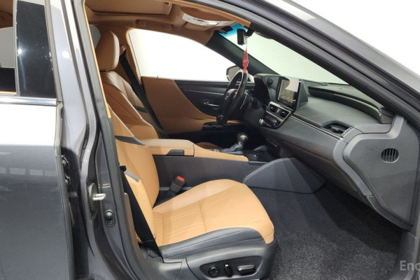 2023 Lexus ES с пробегом 65 670 км