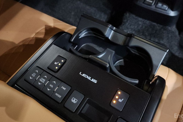 2023 Lexus ES с пробегом 65 670 км