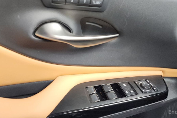 2023 Lexus ES с пробегом 65 670 км