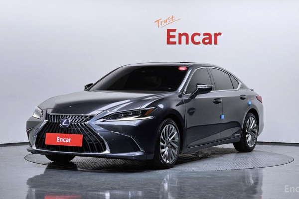 2022 Lexus ES с пробегом 22 696 км