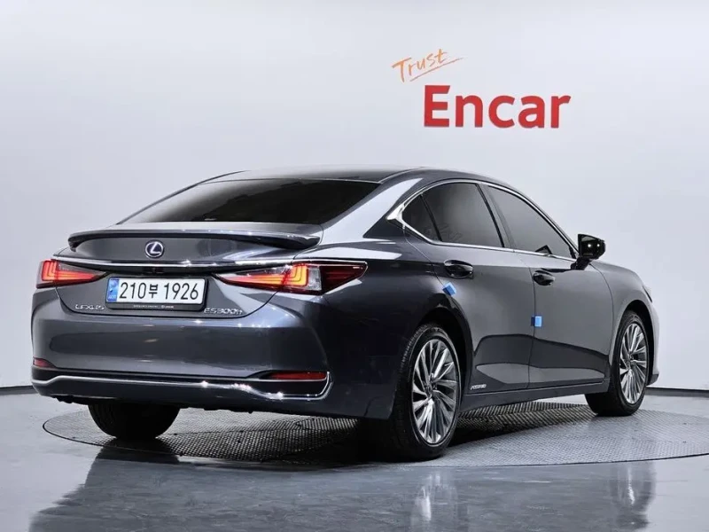 2022 Lexus ES с пробегом 22 696 км
