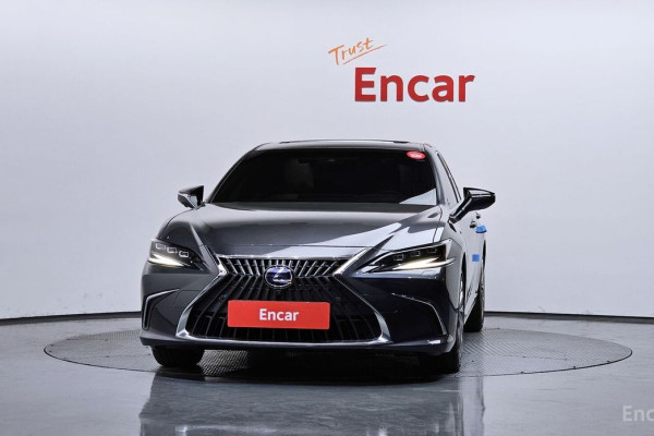 2022 Lexus ES с пробегом 22 696 км