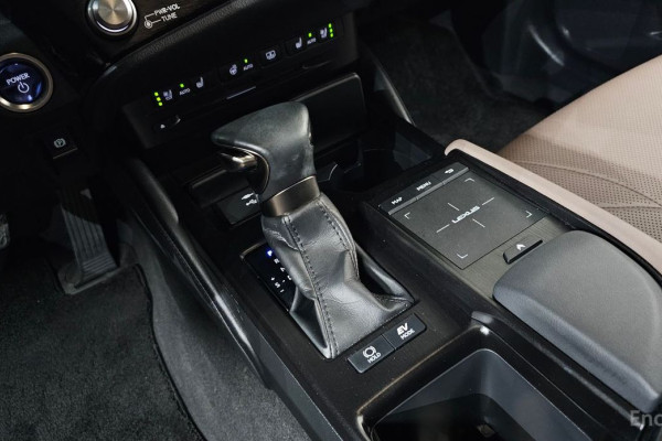 2022 Lexus ES с пробегом 22 696 км