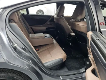 2022 Lexus ES с пробегом 22 696 км