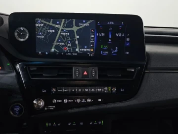 2022 Lexus ES с пробегом 22 696 км