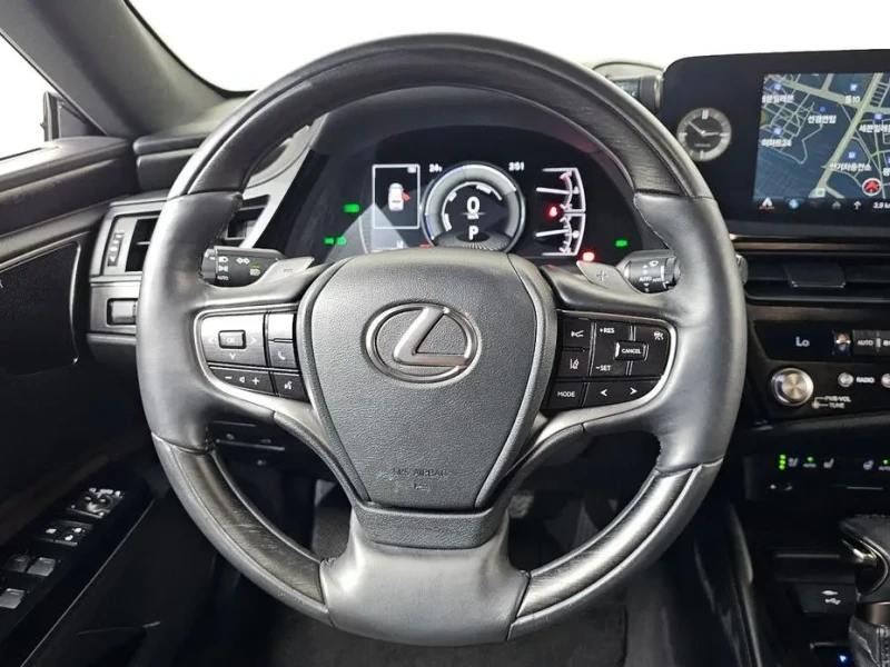 2022 Lexus ES с пробегом 22 696 км